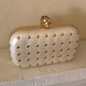 Skull Clutch